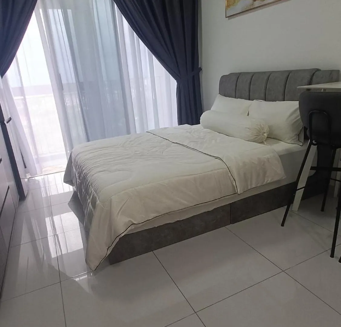 شقة Sky Trees 2 Guests Nflix Balcony Aeon Pool جوهر بهرو